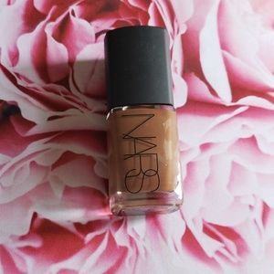 Nars Sheer Glow Foundation - Khartoum (Dark 4)
